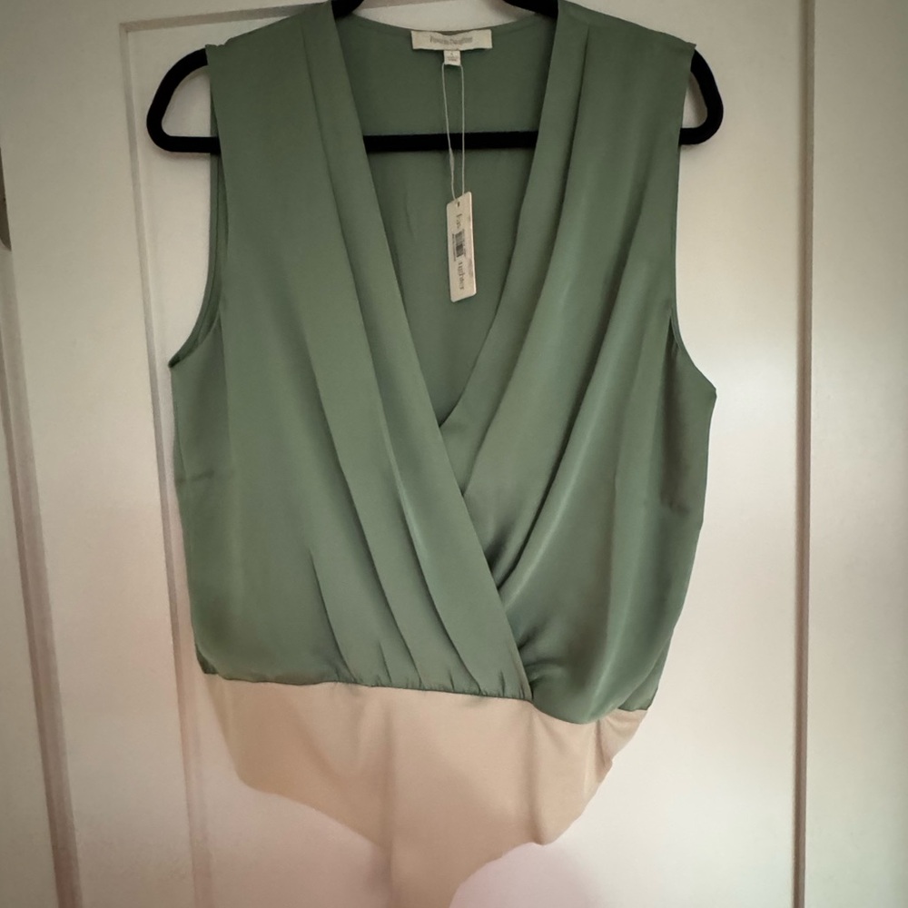 NEW Favorite Daughter The Date Sleeveless Blouse in Basil - Picture 4 of 6